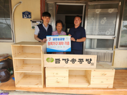 한울본부 목공동호회, 원목가구 전달