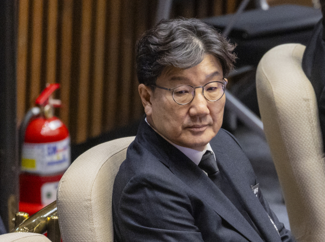 국민의힘 권선동 의원이 1일 국회에서 열린 제429회 국회 정기회 개회식에 참석해 자리에 앉아 있다. 연합뉴스