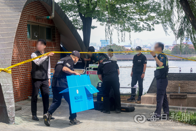 2일 대구 수성못 인근에서 현역 육군 대위가 총상을 입고 사망한 채 발견돼 사건 현장에서 육군수사단, 경찰 과학수사대 등이 현장조사를 벌이고 있다. 안성완 기자 asw0727@imaeil.com