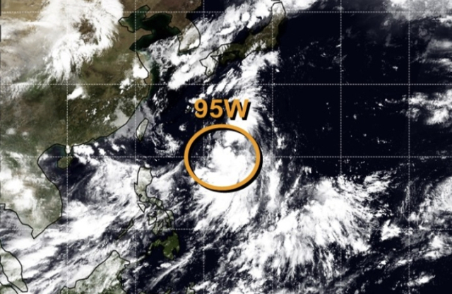 미국 합동태풍경보센터(JTWC, Joint Typhoon Warning Center) 감시 95W 열대요란(15호 태풍 페이파 발달 가능성)