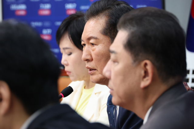 더불어민주당 정청래 대표가 3일 서울 여의도 국회에서 열린 최고위원회의에서 발언하고 있다. 연합뉴스