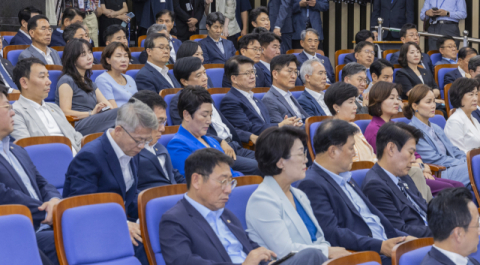 더불어민주당, 내년 지방선거 압승 노린다 