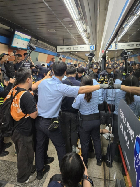 '전장연 시위'에 4호선 한성대입구 하행선 무정차