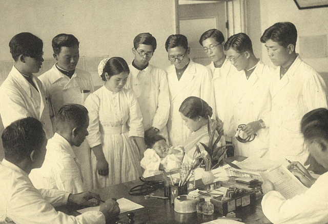 1931~1934년 무렵 대구의학전문학교 간호부 수업 장면. 경북대병원 제공