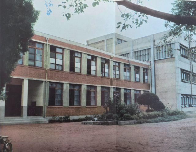 1960년 유엔 산하 민간 원조로 건축하여 1961년 개소한 신축 간호학교 교사. 경북대 간호교육 115년사 제공