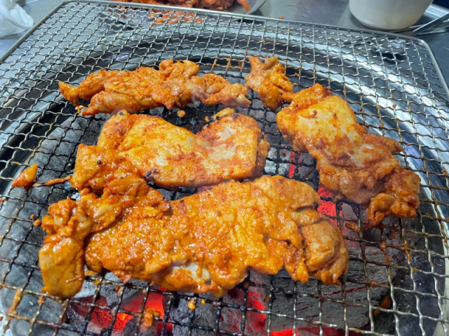 석쇠구이식인 춘천숯불닭불고기.