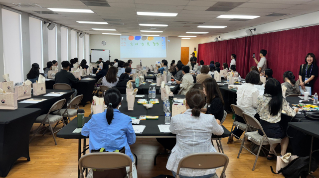 지난달 경북교육청 산하 교사들이 미국을 방문해 현지 교원을 대상으로 한국어 교육 수업 나눔 행사를 진행하고 있다. 경북교육청 제공