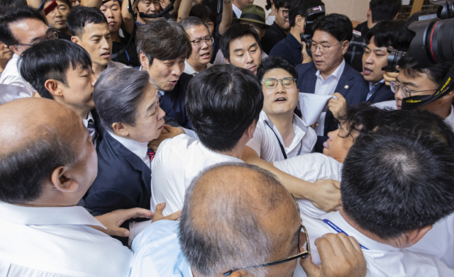 김형석 독립기념관장이 8일 국회 소통관에서 
