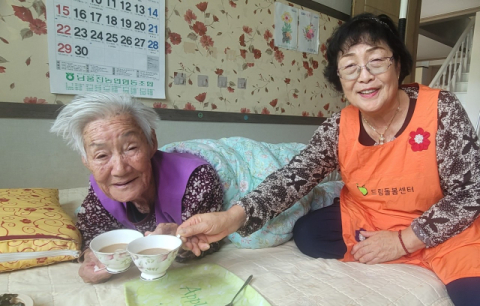 90대 돌보는 70대, 나이 잊은 '노노 케어'…보람찬 노년 울진 요양보호사 4인