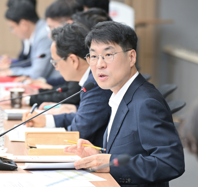 김정기 대구시장 권한대행이 8일 오전 시청 산격청사에서 간부회의를 주재하고 있다. 대구시 제공.
