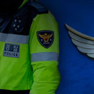 제주 해안 '미확인 고무보트'…중국빵·구명조끼 6벌 발견
