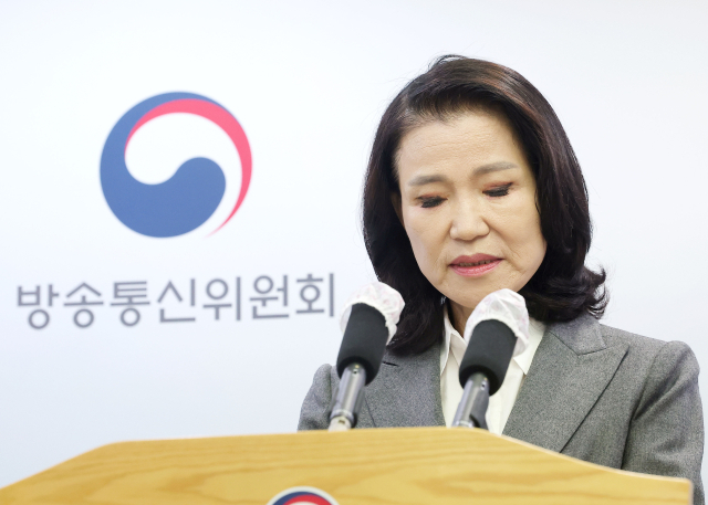 이진숙 방송통신위원장이 9일 경기 정부과천청사에서 방송통신위원회를 폐지하고 방송미디어통신위원회를 신설하는 내용의 정부조직 개편안과 관련한 입장을 밝히고 있다. 연합뉴스
