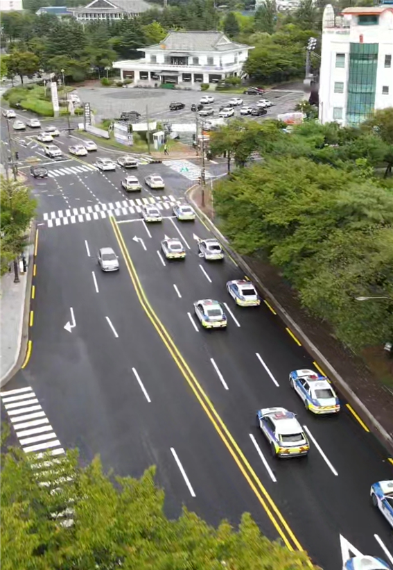 경찰청 본청과 경북경찰청은 8~9일 이틀 간 아시아태평양 경제협력체(APEC) 정상회의 주행사장인 경주 보문관광단지 내에서 대규모 기동 훈련을 실시했다. 경북경찰청 제공.