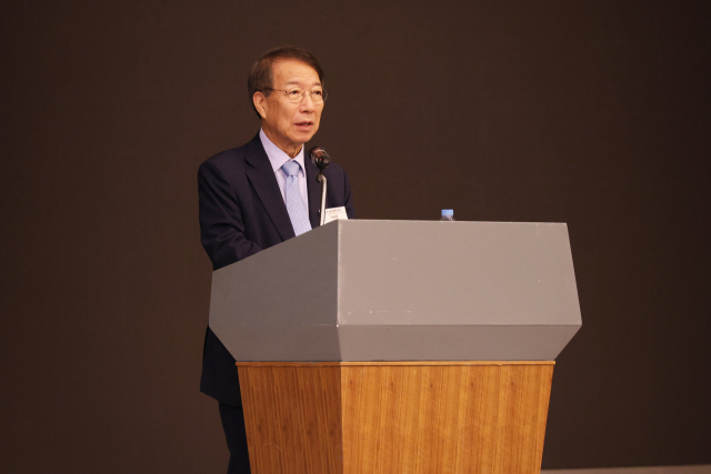 10일 오전 21세기대구경제포럼 30주년 기념 세미나에서 정운찬 전 국무총리가 