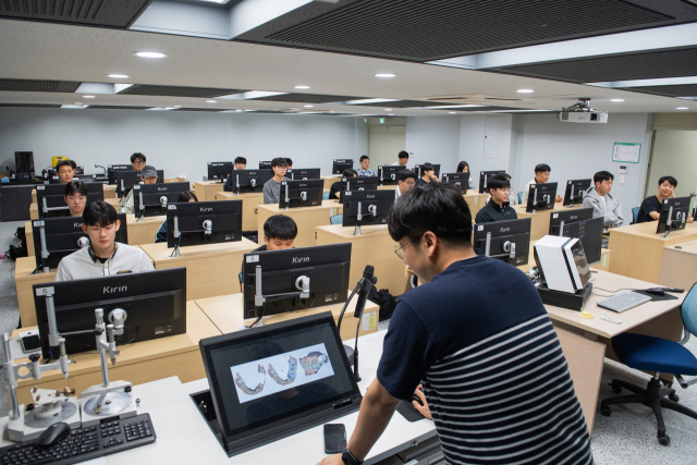 9일 영송관 1312호에서 글로컬치과기공기술사관육성사업단이 특성화고 학생과 재학생들을 대상으로 