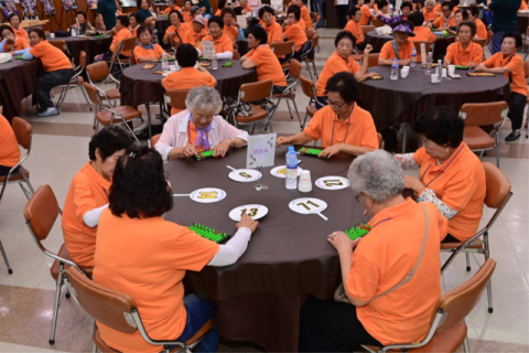 봉화군 경로당 어른신 '추억의 주산경기대회' 눈길