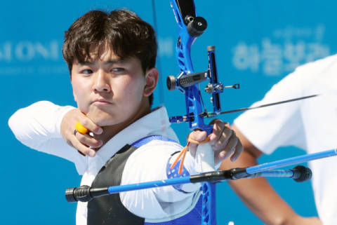 [전국체전] '예천의 아들' 김제덕, 양궁 개인전 우승