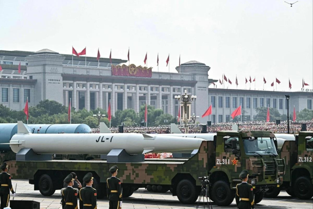 이달 3일 중국 전승절 열병식 때 선보인 JL-1 공중 발사 탄도미사일. 연합뉴스
