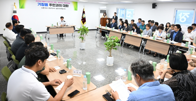 11일 부산 기장군 기장읍행정복지센터에서 정종복 기장군수가 