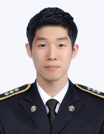 갯벌에 고립된 노인을 구조하다 숨진 이재석 경장. 인천해양경찰서 제공