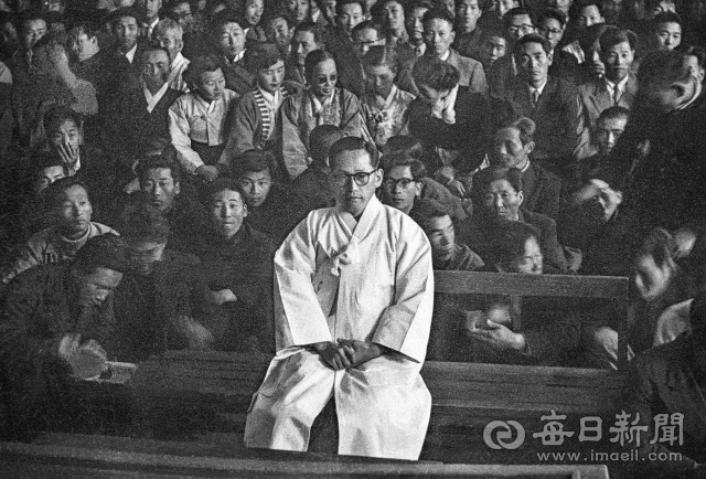 [김태형의 찰나의 순간 역사적 기록] 1955년 '백주의 테러' 70년