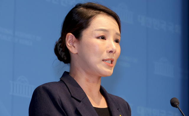 강미정, 조국 복당 권유 거절 