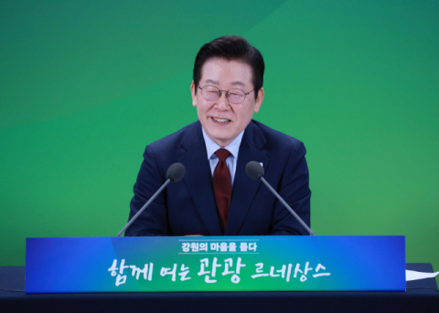 이재명 대통령이 12일 강원도 춘천시 강원창작개발센터에서 열린 지역 토론회 