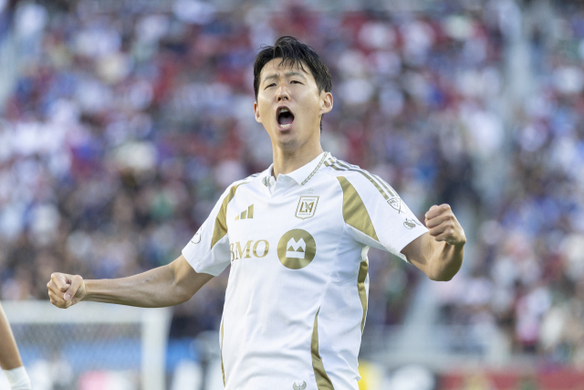 LAFC의 손흥민이 14일 미국 캘리포니아주 새너제이에서 열린 MLS 새너제이와의 경기에 출전해 선제골을 터뜨린 뒤 포효하고 있다. 연합뉴스