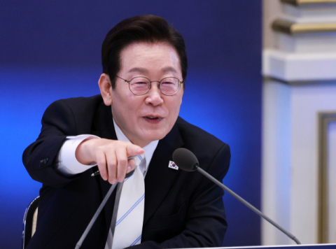 지방 공항 사업 곳곳서 난관…다시 드리운 '탈원전' 그림자까지