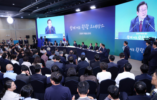이재명 대통령이 12일 강원도 춘천시 강원창작개발센터에서 열린 지역 토론회 