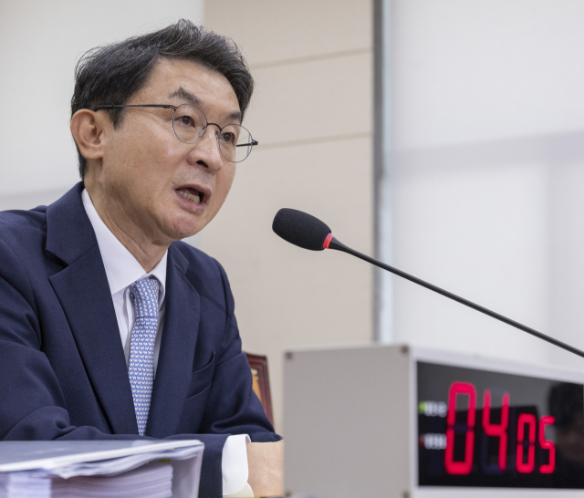 이억원 금융위원장 후보자가 지난 2일 국회 정무위원회에서 열린 인사청문회에 출석해 의원 질의에 답하고 있다. 연합뉴스