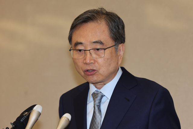 구금 한국인 석방 문제 협의를 위해 미국을 방문했던 조현 외교부 장관이 지난 12일 인천국제공항 제2여객터미널을 통해 입국, 취재진 질문에 답하고 있다. 연합뉴스