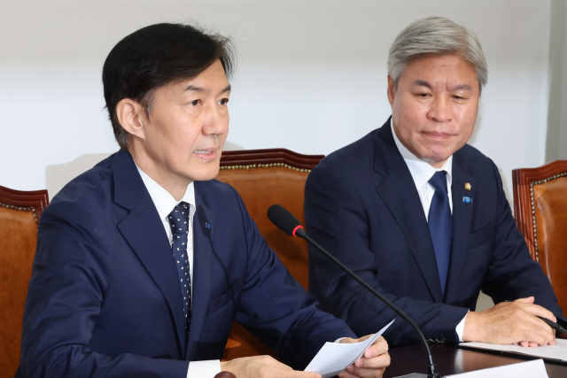 조국혁신당 조국 비상대책위원장이 15일 서울 여의도 국회에서 열린 비상대책위원회의에서 발언하고 있다. 연합뉴스