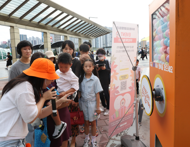 지난 13일 제주관광협회 관계자들이 동대구역에서 제주관광 홍보 캠페인을 진행하고 있다. 제주관광협회 제공