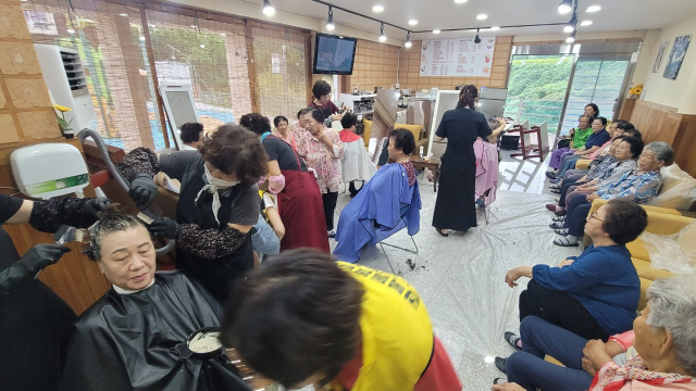 울진 드림돌봄센터가 백암온천 체험마을에서 노인복지 서비스를 펼치고 있다. 드림돌봄센터 제공