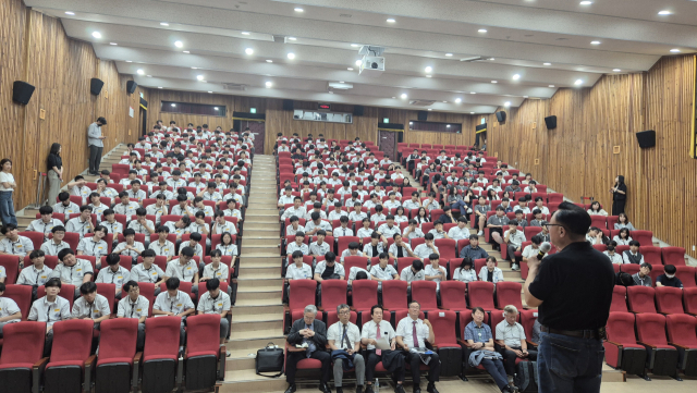 대구반도체마이스터고는 지난 12일 고동진 국회의원(전 삼성전자 대표)을 초청해