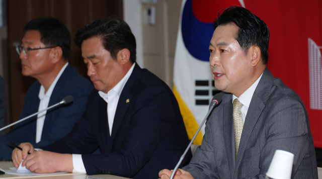 '대법원장 사퇴 압박' 두고… 野 