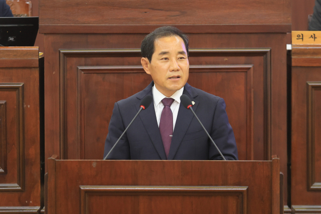 경산시의회의에서 발언 중인 권중석 시의원. 경산시의회 제공