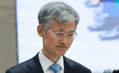 대법원장 때리는 與…