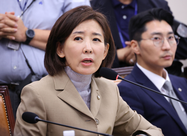 국민의힘 나경원 의원이 16일 서울 여의도 국회에서 열린 법제사법위원회 전체회의에서 발언하고 있다. 연합뉴스