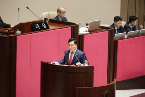 대정부질문 나선 김승수, 국무총리 향해 