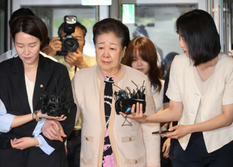 통일교 한학자, 특검 출석 포토라인에…세차례 소환 불응 후 '자진 출석' 