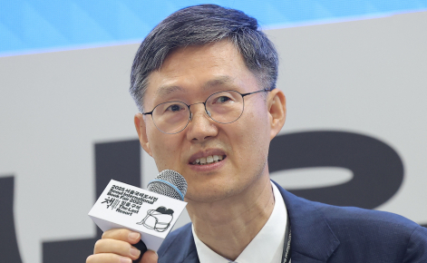 李 '선출권력 우위' 주장에…문형배 