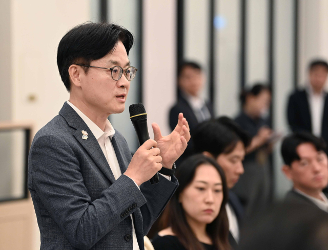 김정관 산업통상자원부 장관이 지난 16일 세종에서 열린 기자간담회에서 발언하고 있다. 연합뉴스