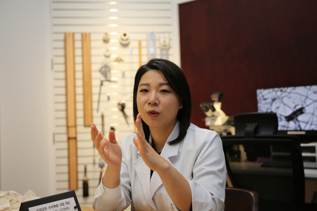 이하나 대구간송미술관 수리복원팀 책임학예연구사가 미술관 내