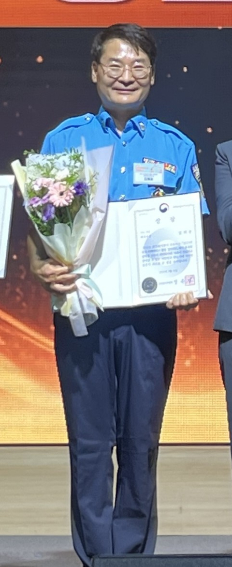 경북 칠곡군 모범운전자회 김해종씨…보건복지부 장관상 수상 