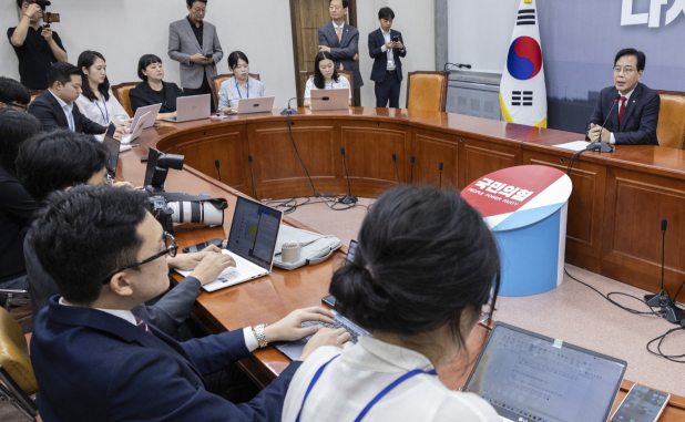 '현역 의원' 권성동 구속…야권 '보수 궤멸' 위기감 최고조