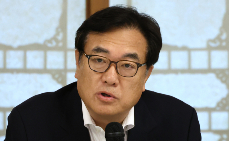 특검, '계엄 동조 의혹' 정진석 전 대통령실 비서실장 소환
