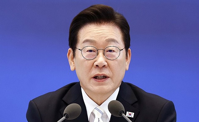 李 