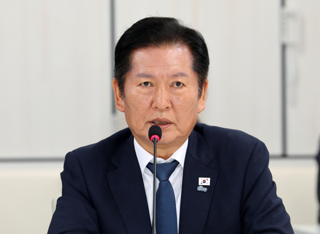 더불어민주당 정청래 대표가 18일 오전 광주광역시청 중회의실에서 열린 민주당-광주시 예산정책협의회에서 발언하고 있다. 연합뉴스